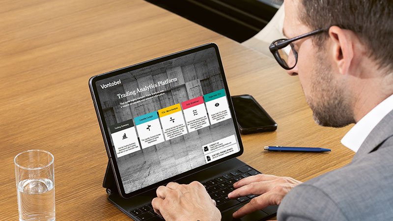 A man looks at Vontobel's Trading Analytics Platform on his notebook